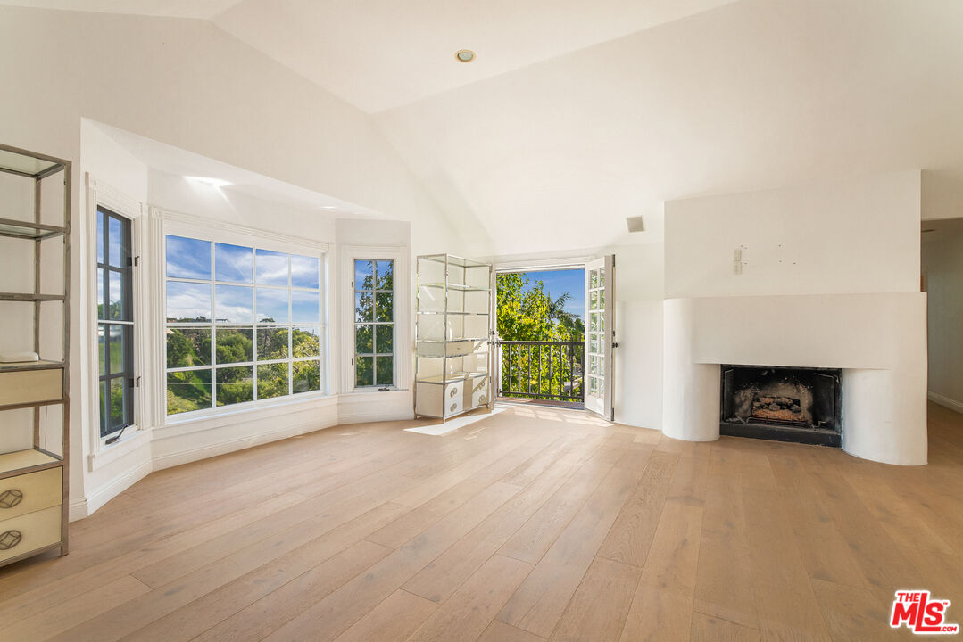 9315 Beverly Crest Dr