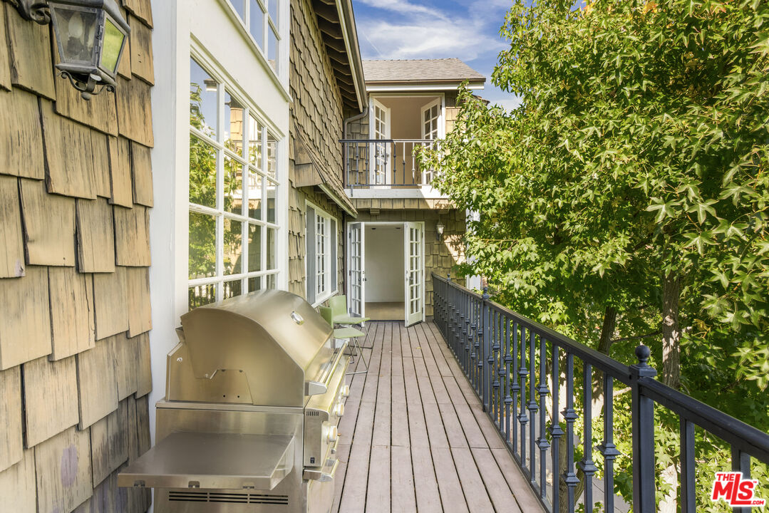 9315 Beverly Crest Dr