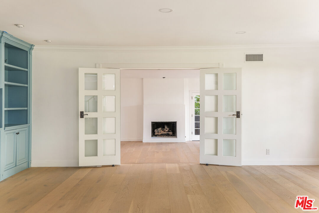 9315 Beverly Crest Dr