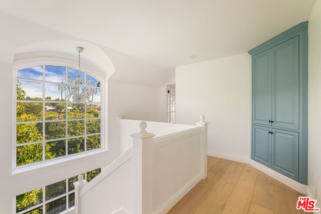 9315 Beverly Crest Dr