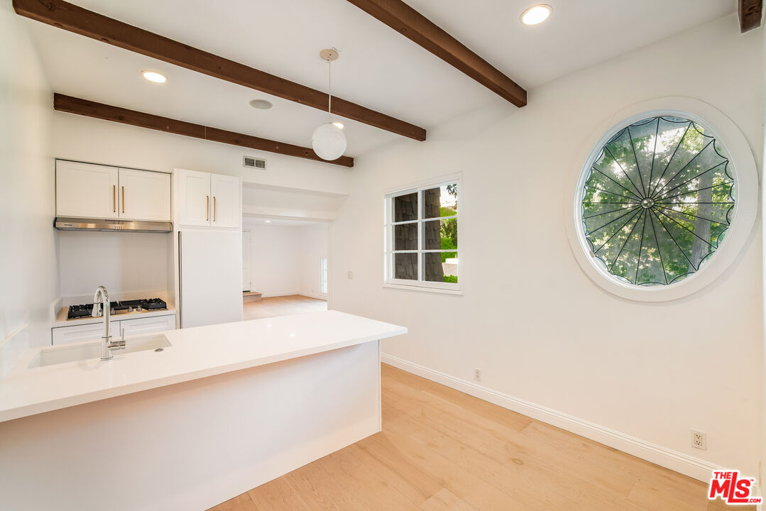 9315 Beverly Crest Dr