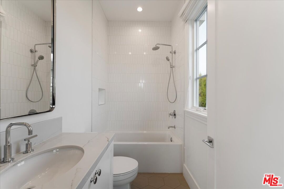 12026 Saltair Pl