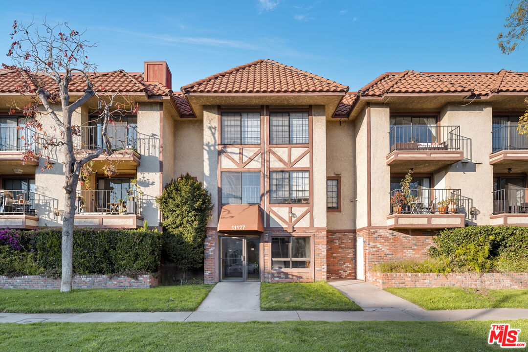 11127 La Maida St Unit: 3