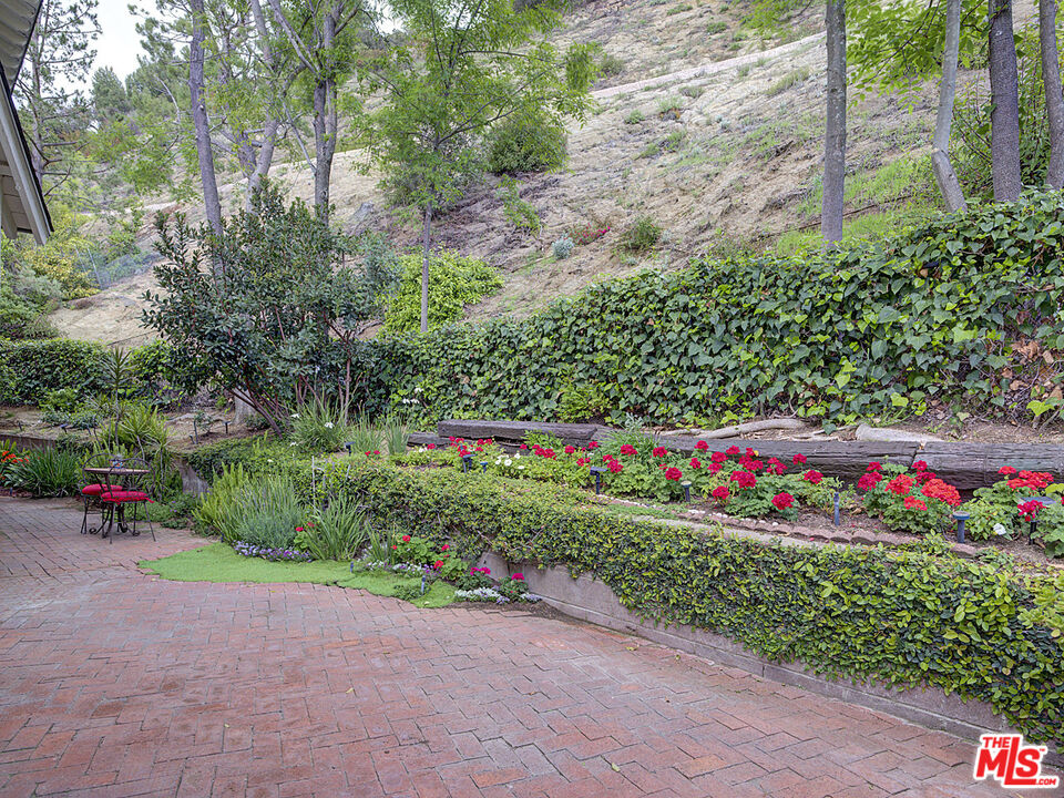 2132 El Roble Ln