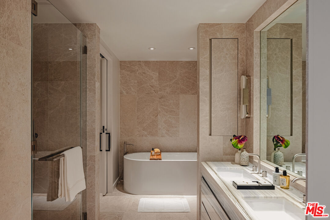 9200 Wilshire Blvd Unit: 304E