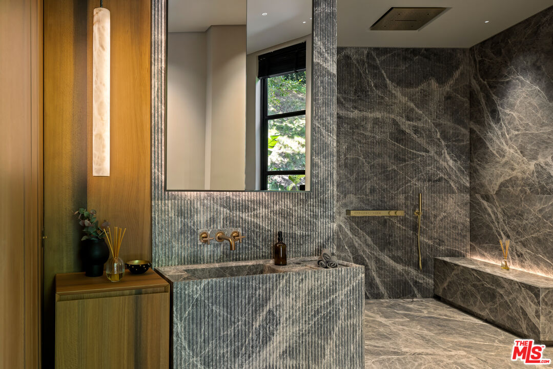 2650 Benedict Canyon Dr