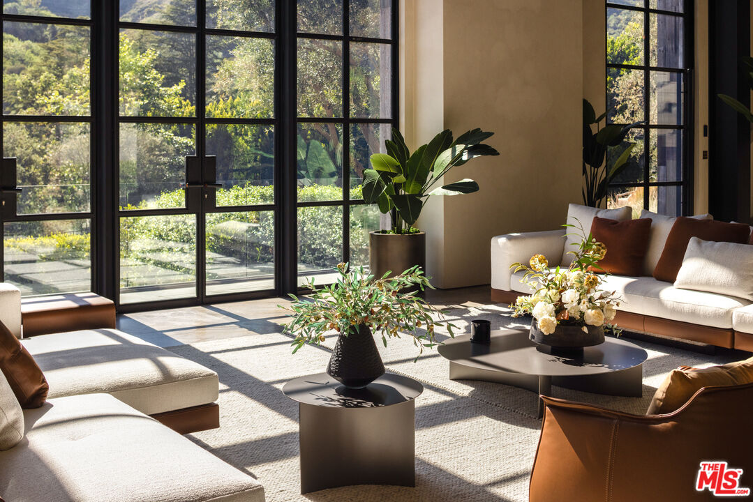 2650 Benedict Canyon Dr