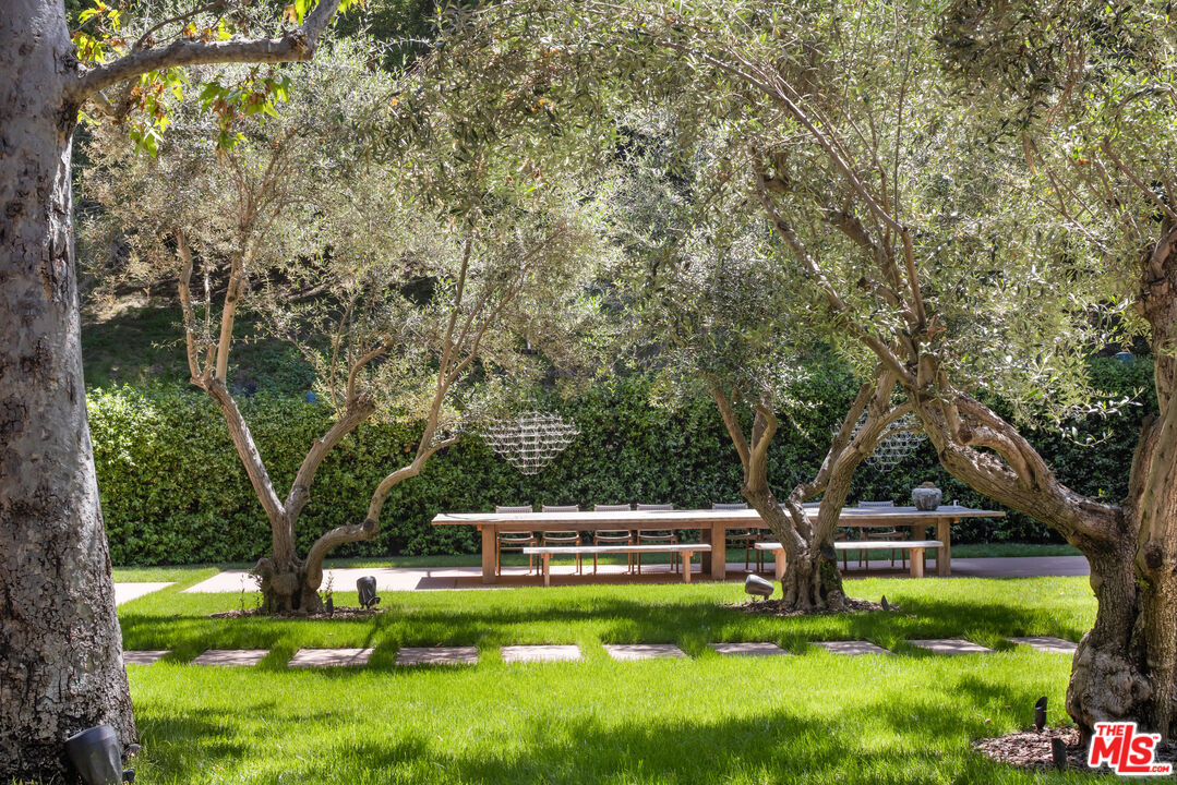 2650 Benedict Canyon Dr