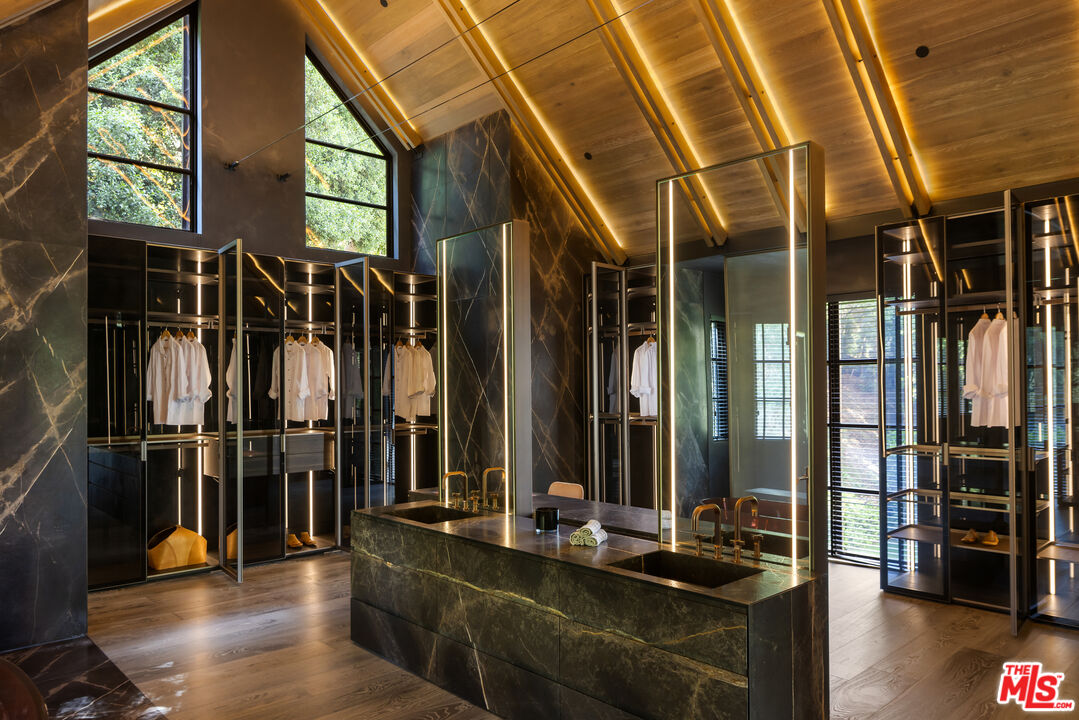 2650 Benedict Canyon Dr