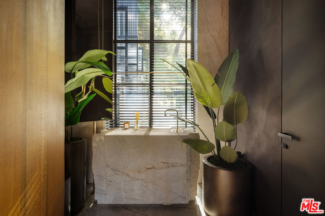 2650 Benedict Canyon Dr