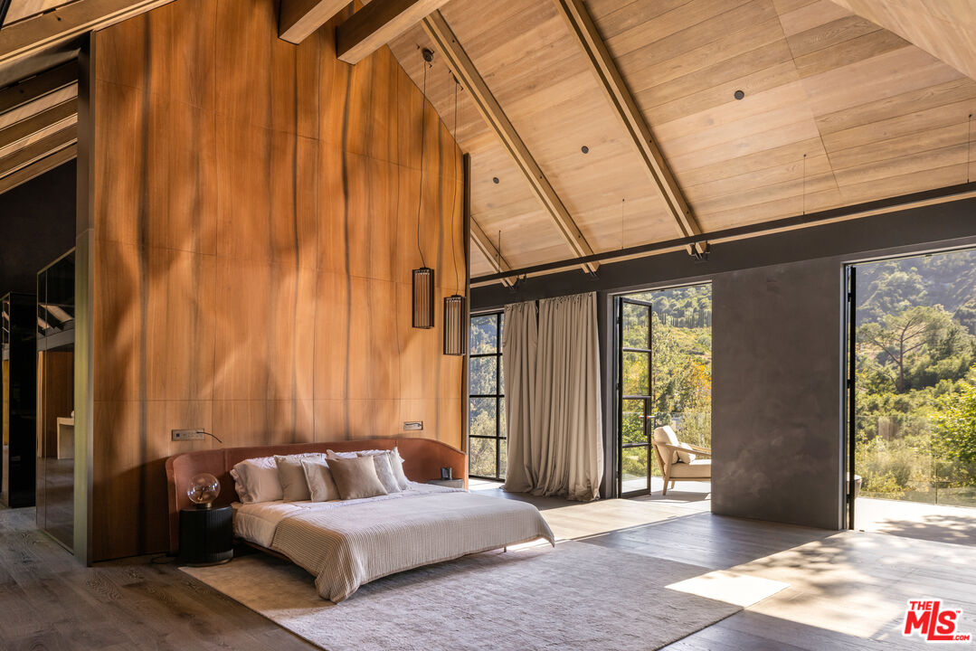 2650 Benedict Canyon Dr