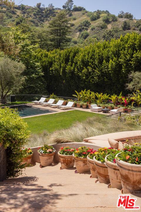 2650 Benedict Canyon Dr