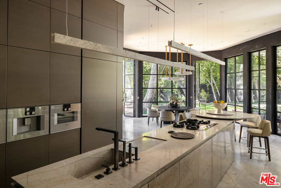 2650 Benedict Canyon Dr