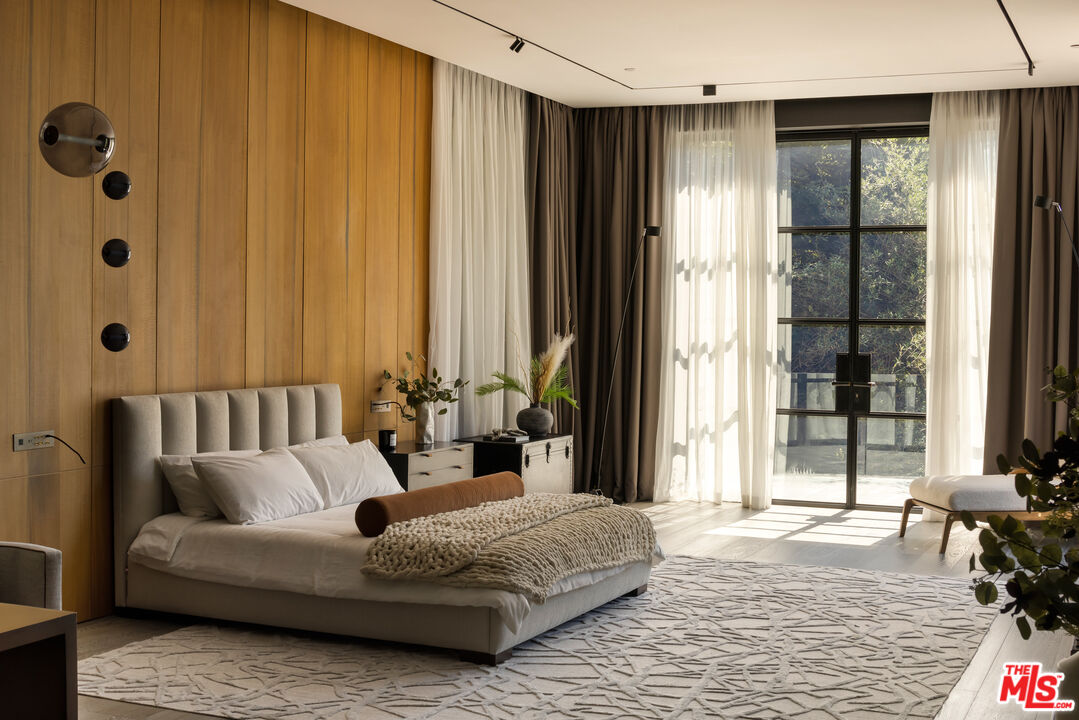 2650 Benedict Canyon Dr