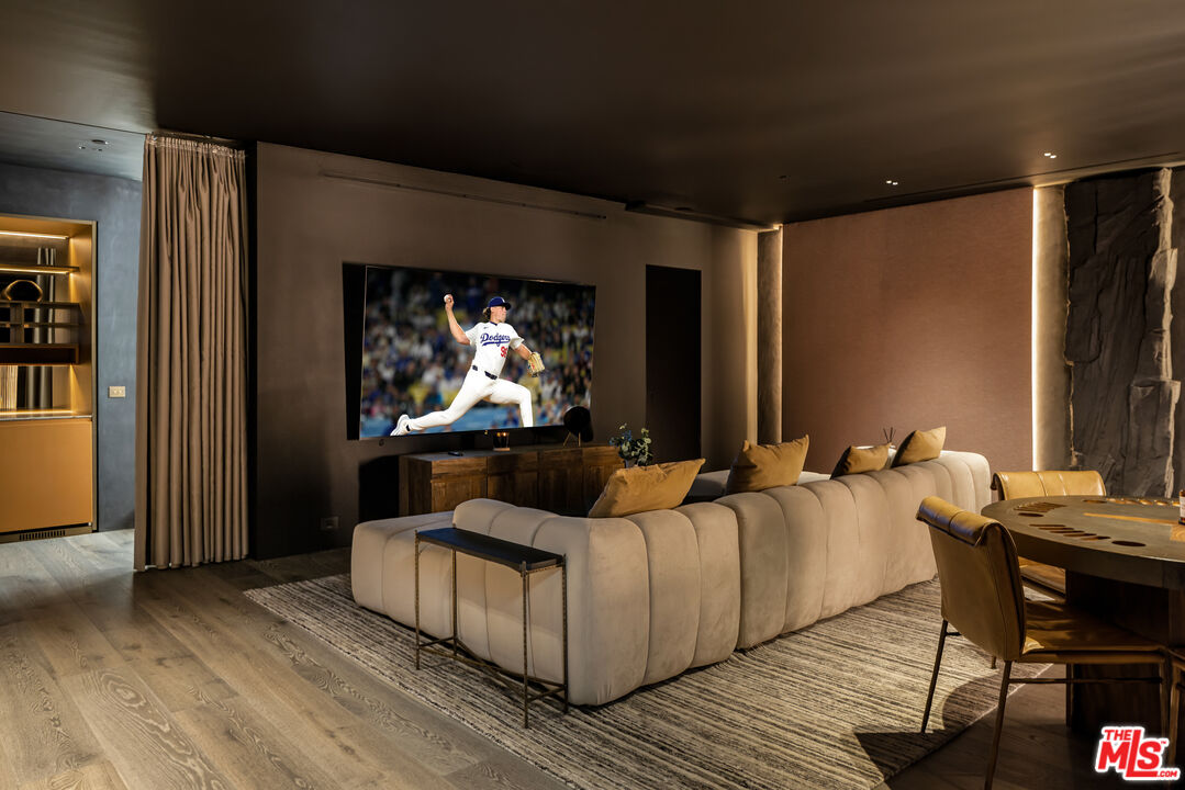 2650 Benedict Canyon Dr