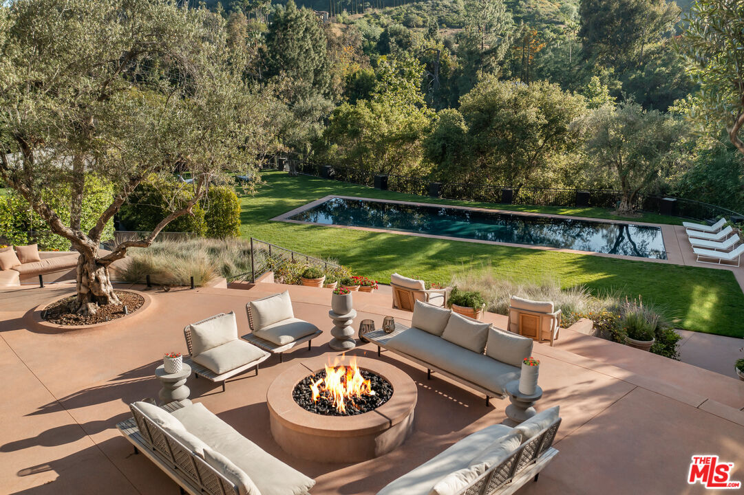 2650 Benedict Canyon Dr