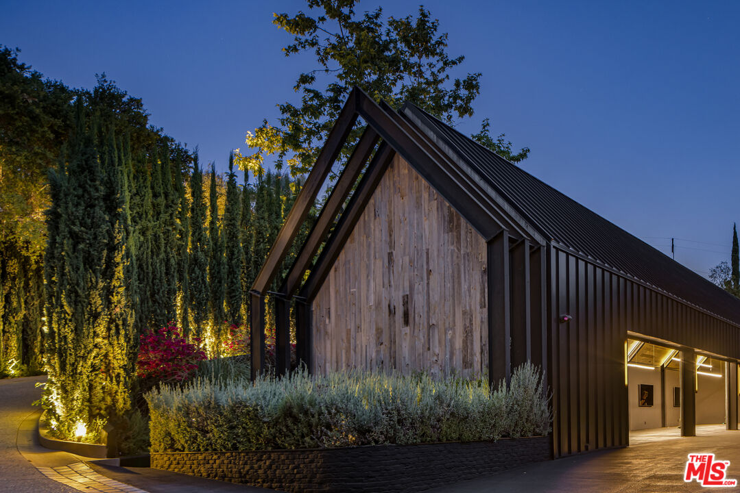 2650 Benedict Canyon Dr