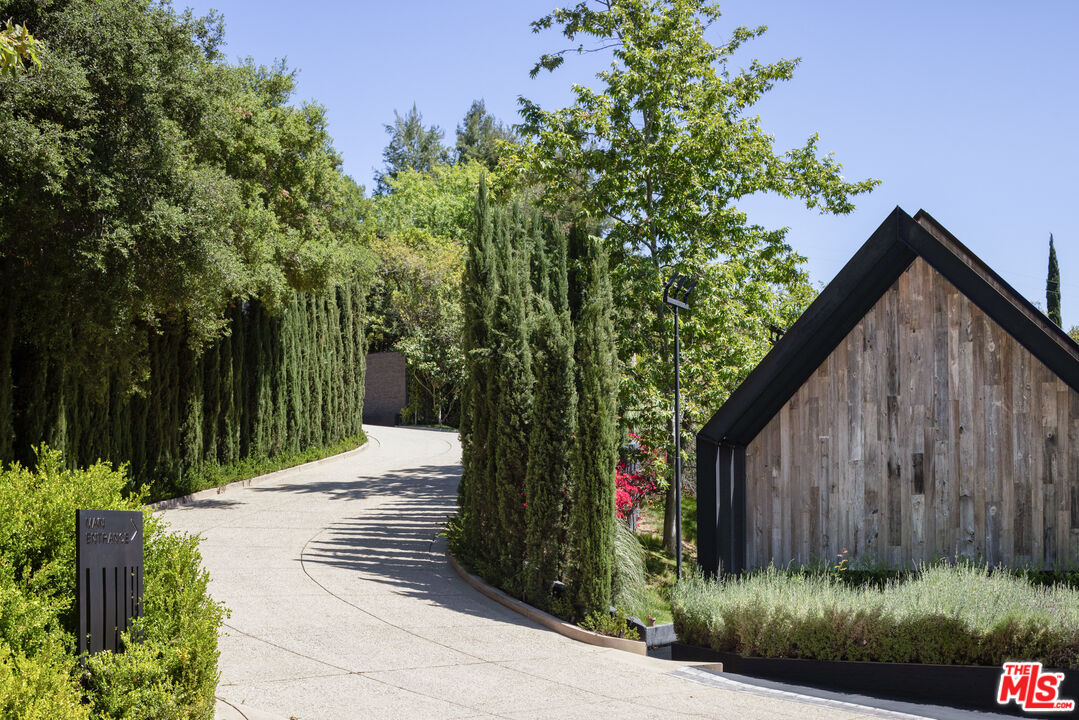 2650 Benedict Canyon Dr