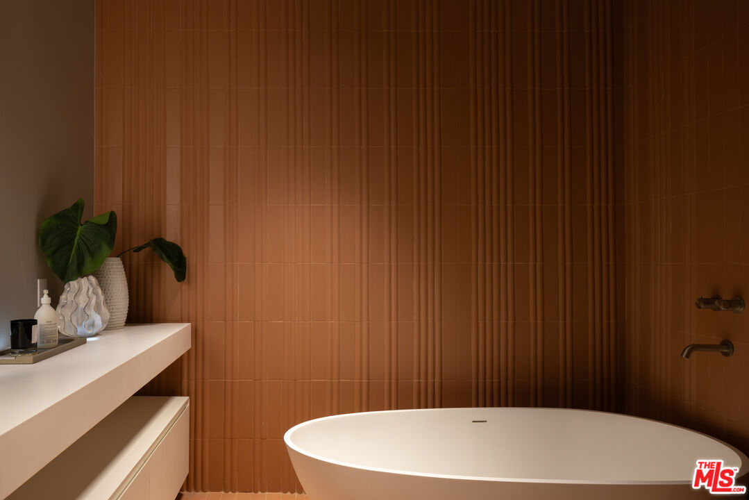 2650 Benedict Canyon Dr