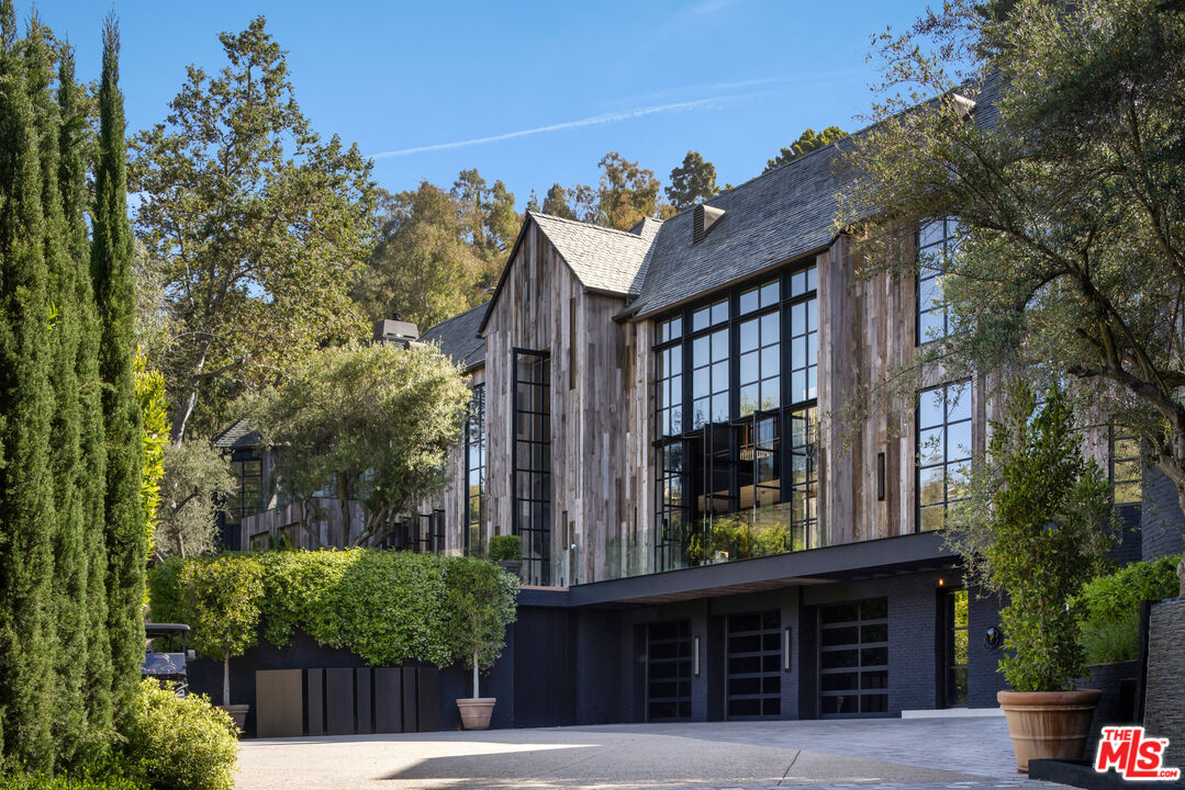 2650 Benedict Canyon Dr