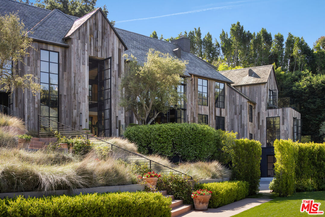 2650 Benedict Canyon Dr