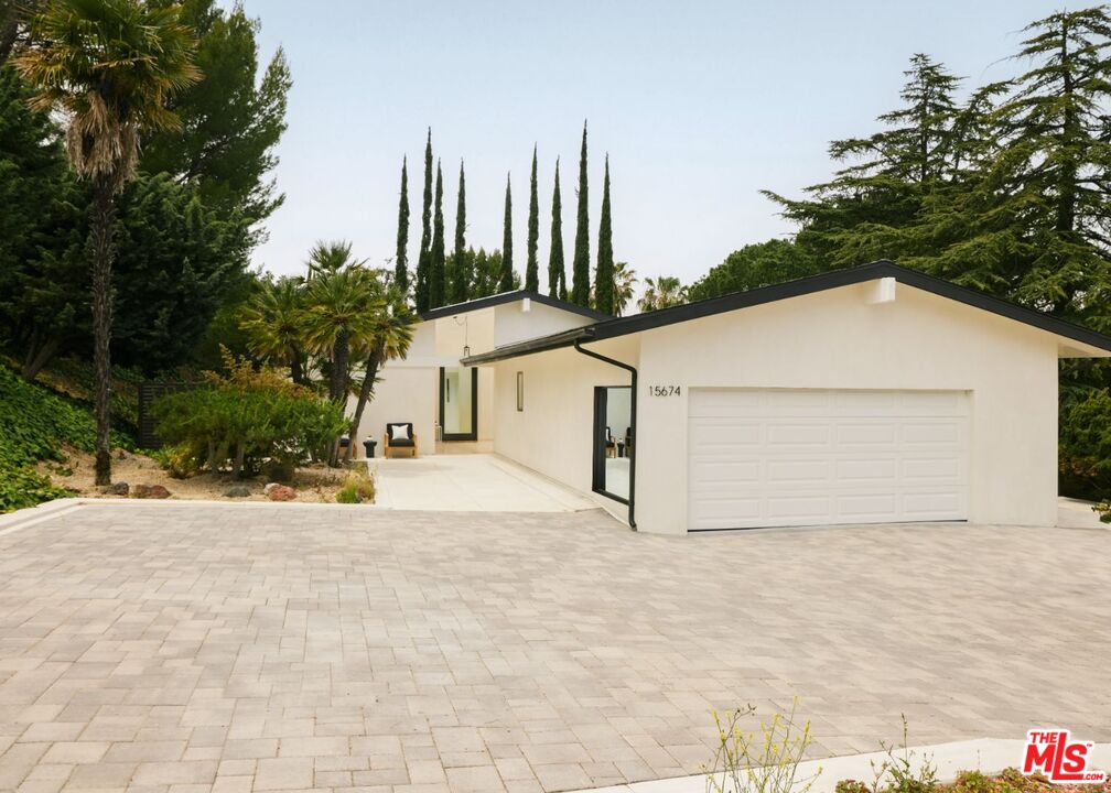 15674 Royal Ridge Rd
