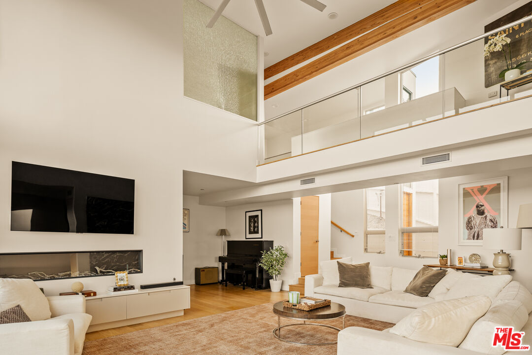 3631 Sunswept Dr, Studio City