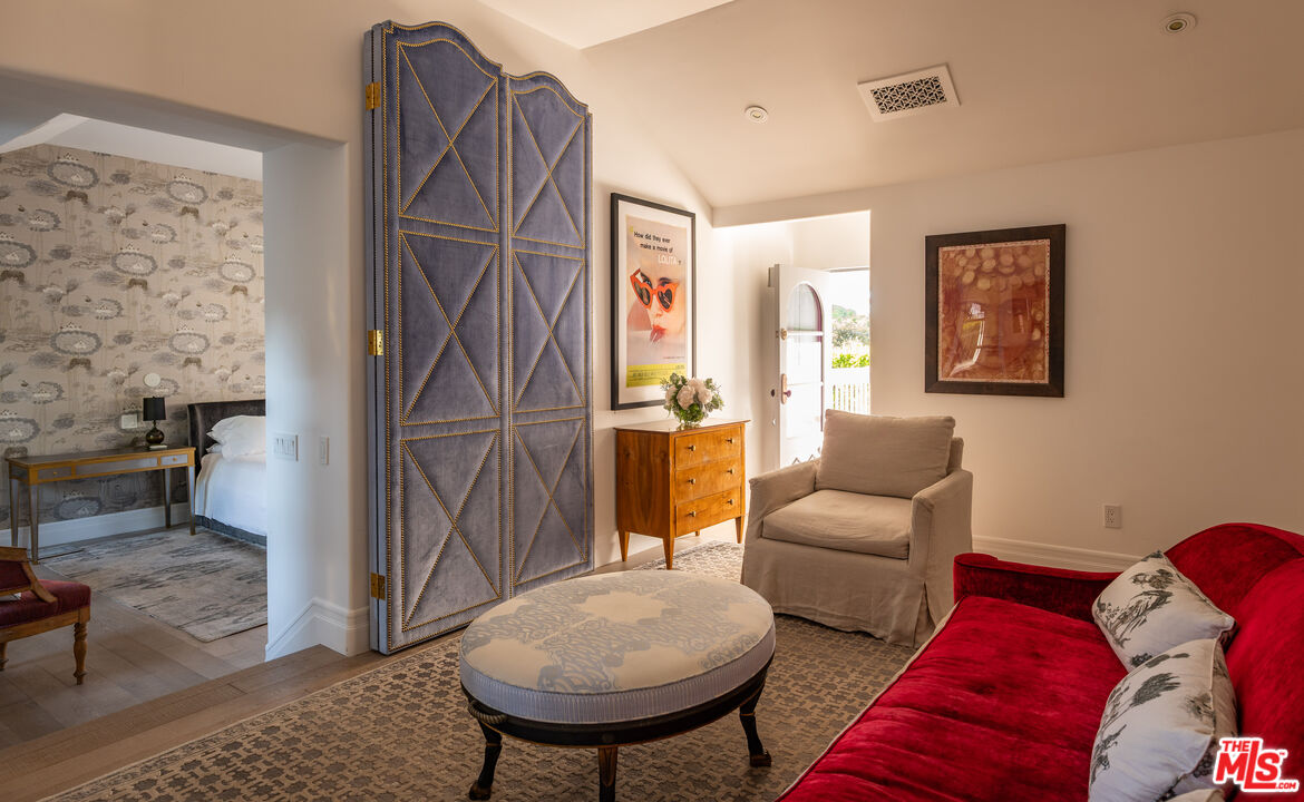 523 N Beverly Dr, Beverly Hills