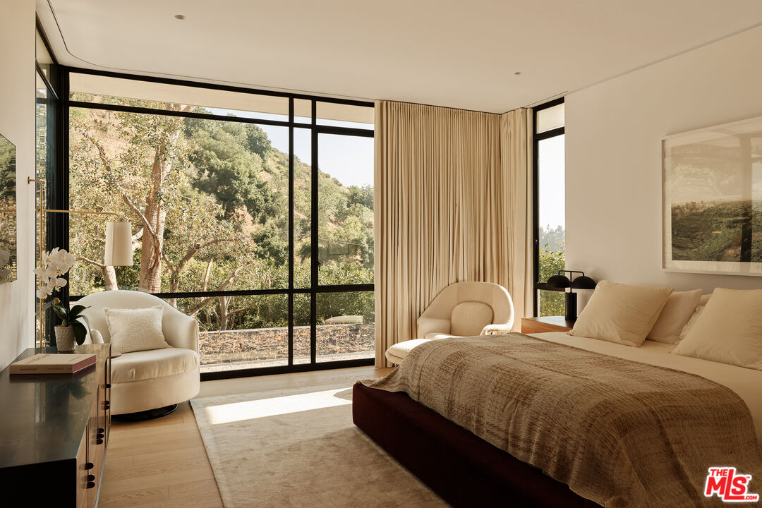 9509 Heather Rd, Beverly Hills