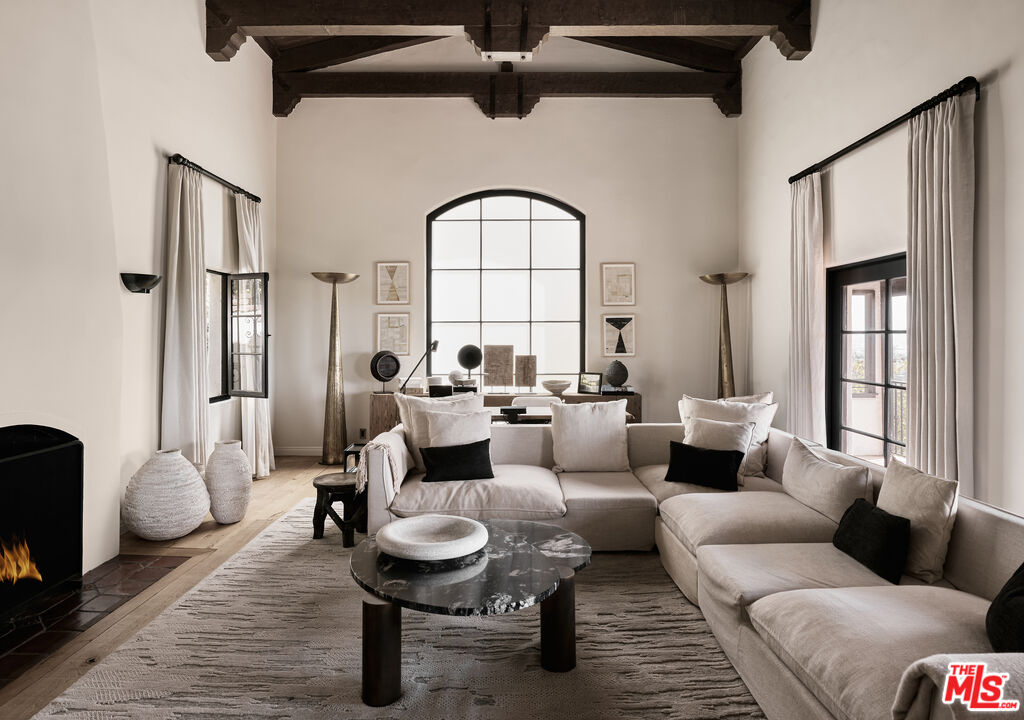 7902 Fareholm Dr, Hollywood Hills