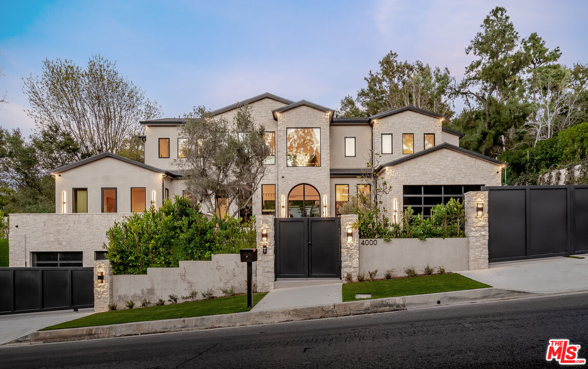 4000 Ballina Dr