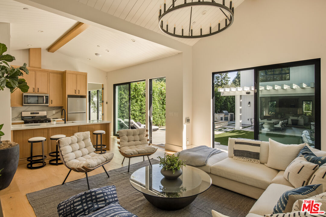 196 S Greenfield Ave