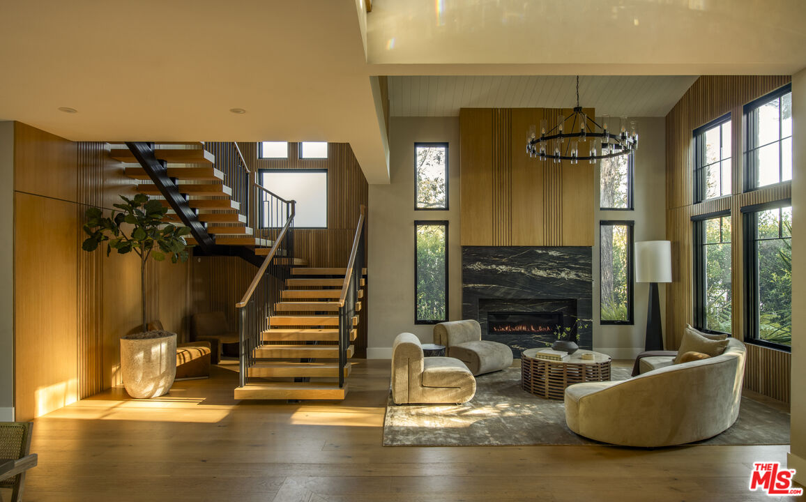 196 S Greenfield Ave