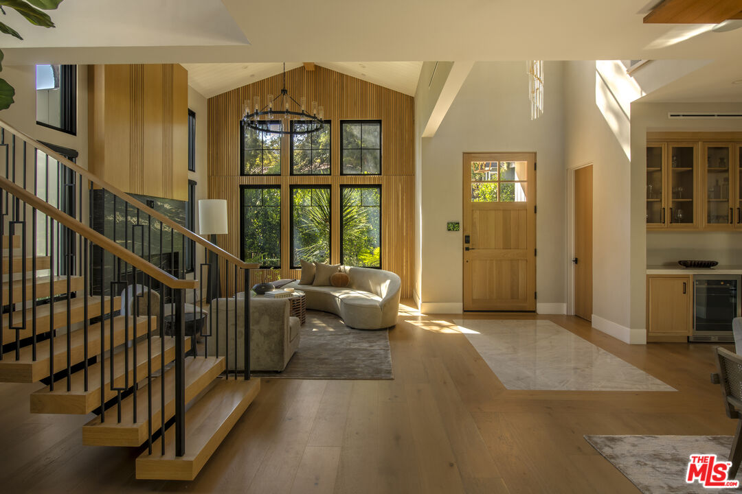 196 S Greenfield Ave