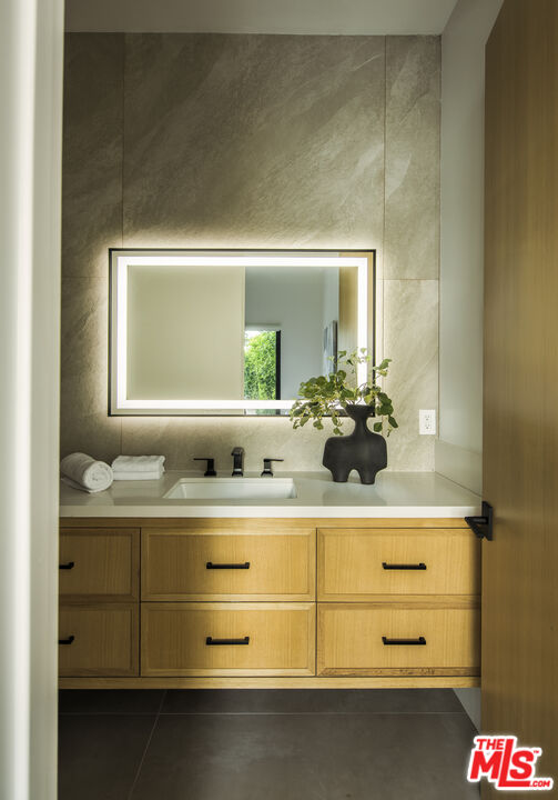 196 S Greenfield Ave