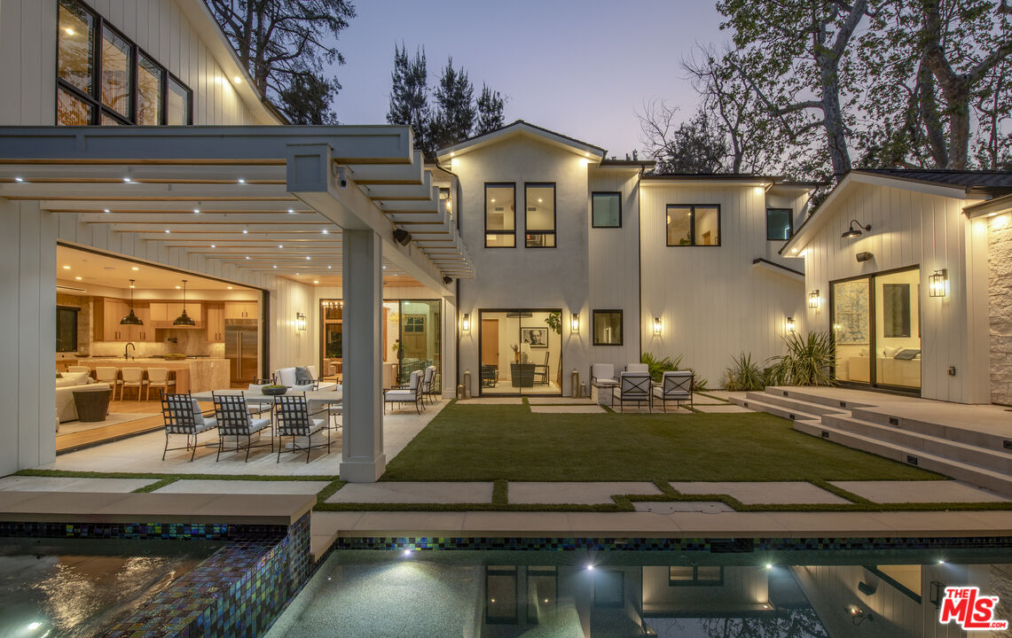 196 S Greenfield Ave