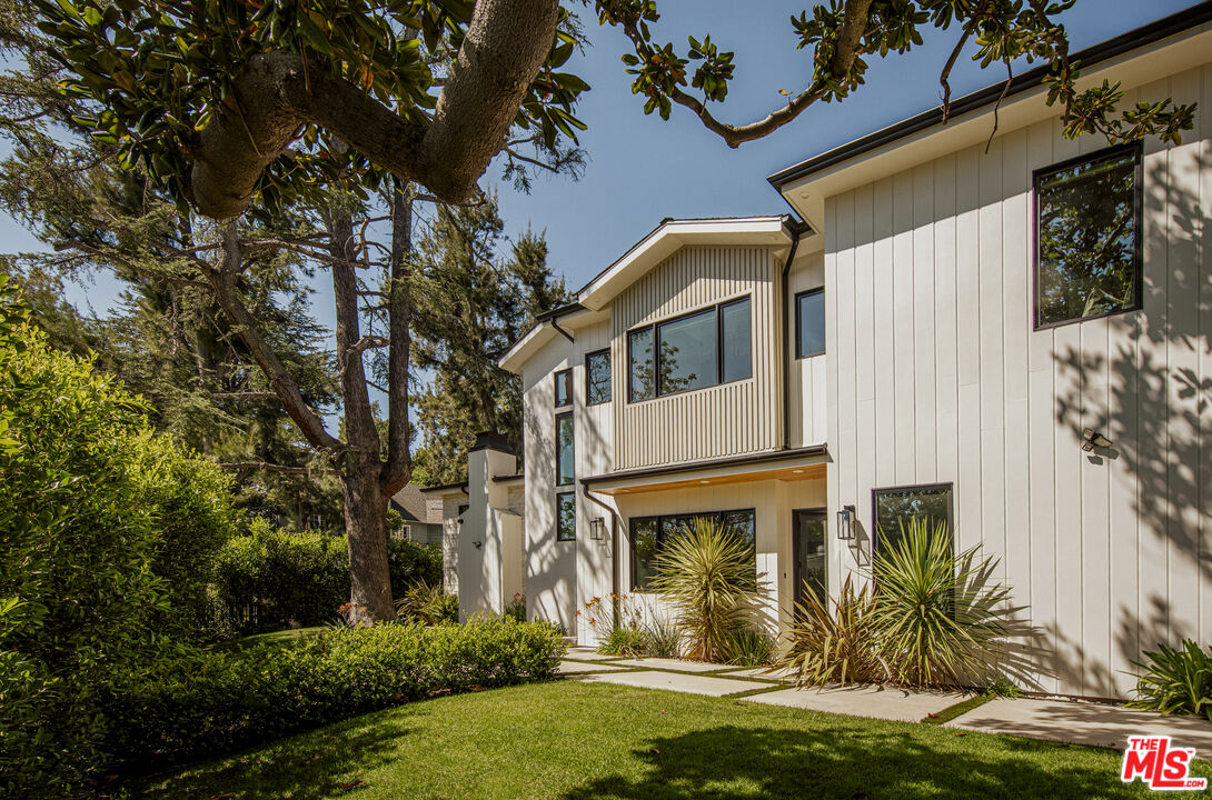 196 S Greenfield Ave