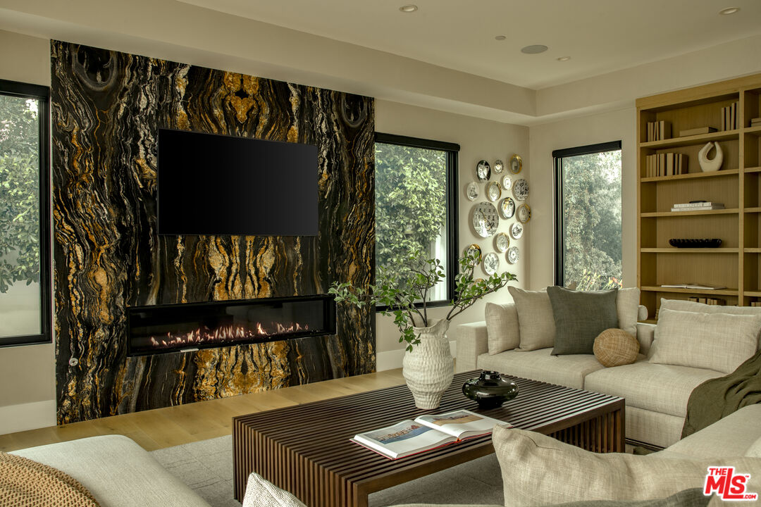 196 S Greenfield Ave