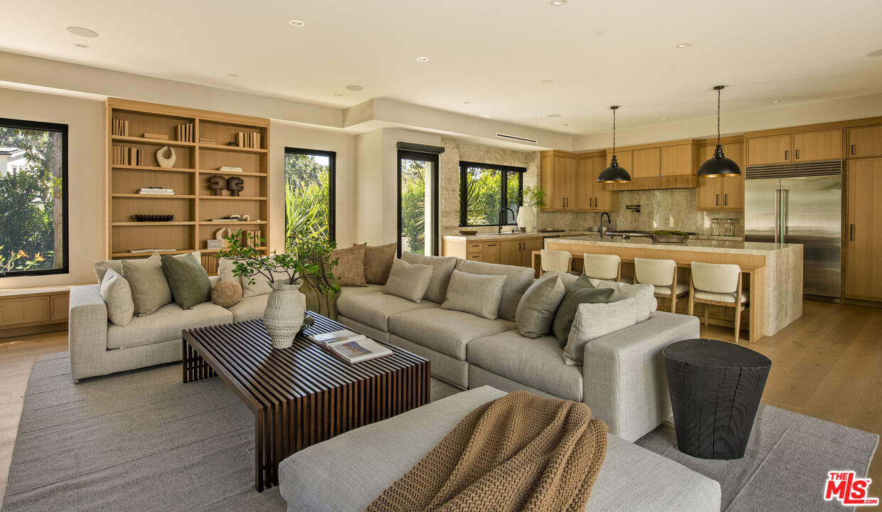 196 S Greenfield Ave