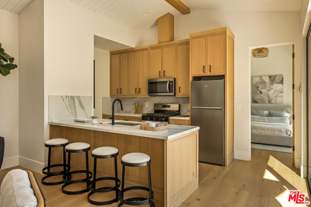 196 S Greenfield Ave