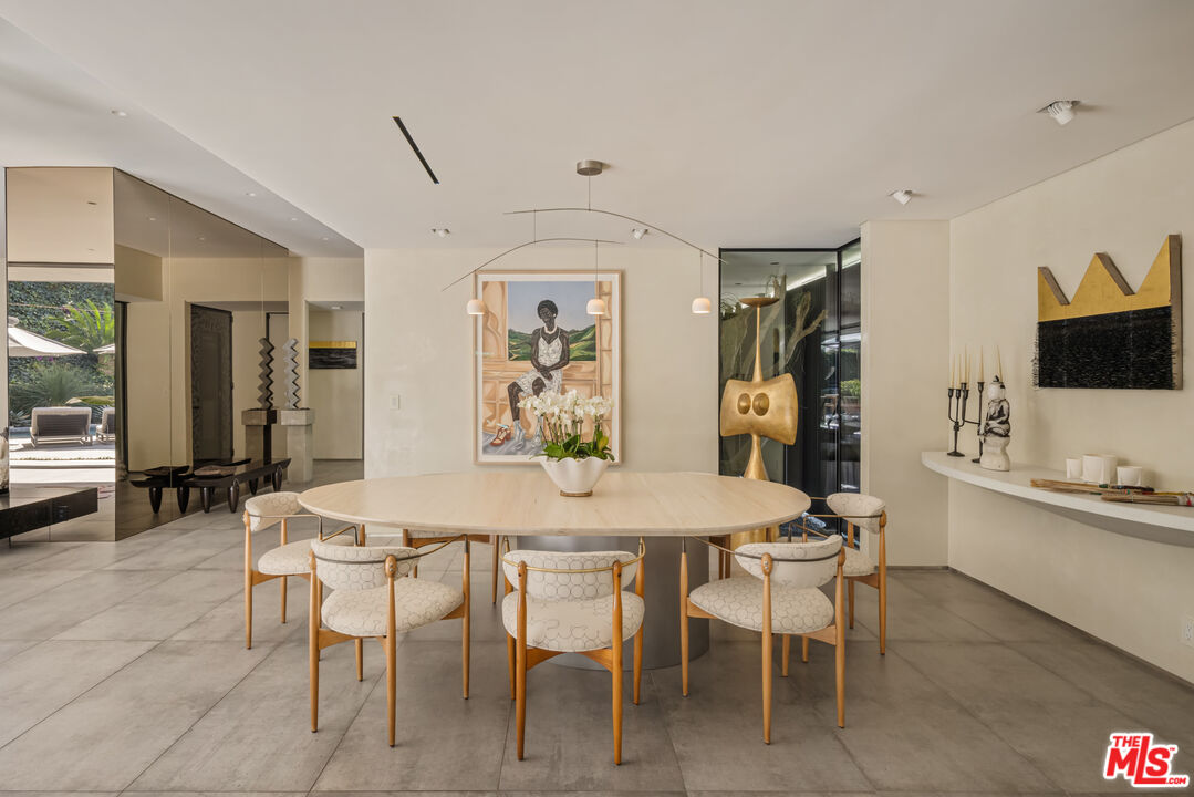 1087 Moraga Dr