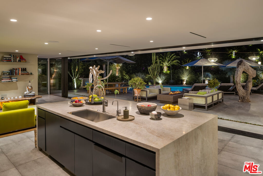 1087 Moraga Dr