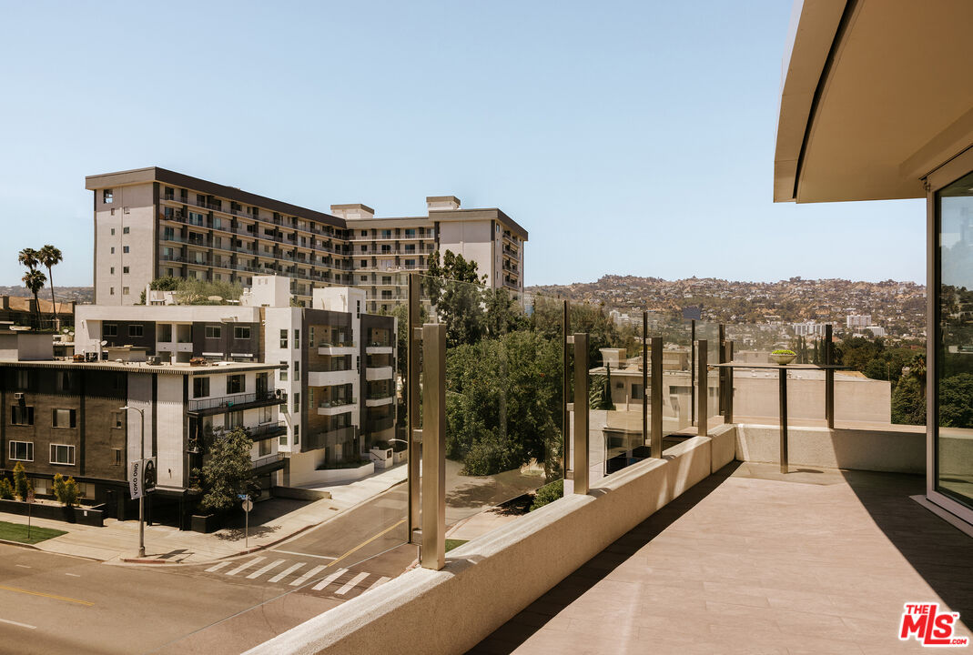 9000 W 3rd St Unit: 501