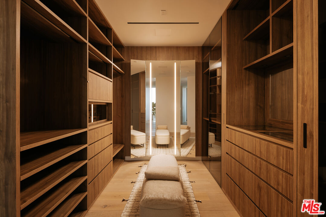8899 Beverly Blvd Unit: 8B