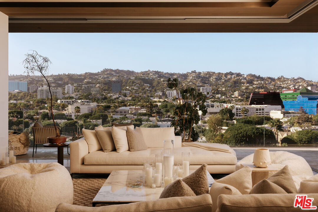 8899 Beverly Blvd Unit: 8B