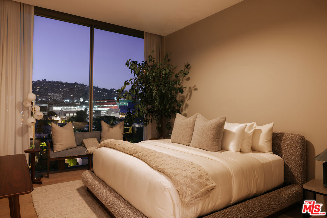 8899 Beverly Blvd Unit: 8B