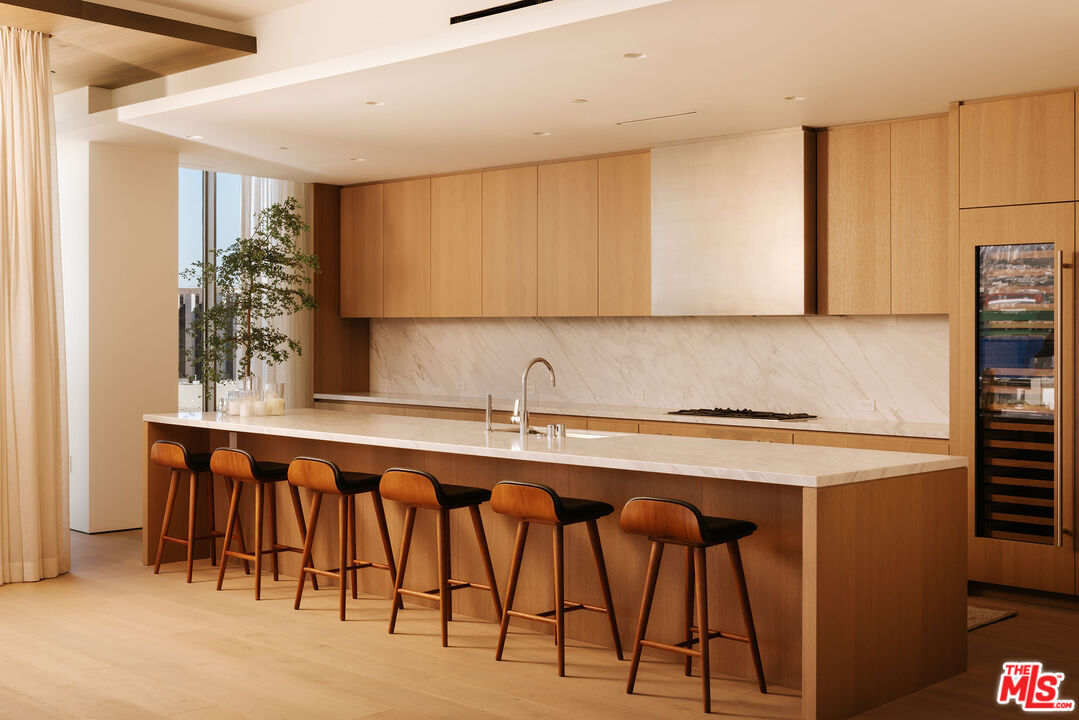 8899 Beverly Blvd Unit: 8B