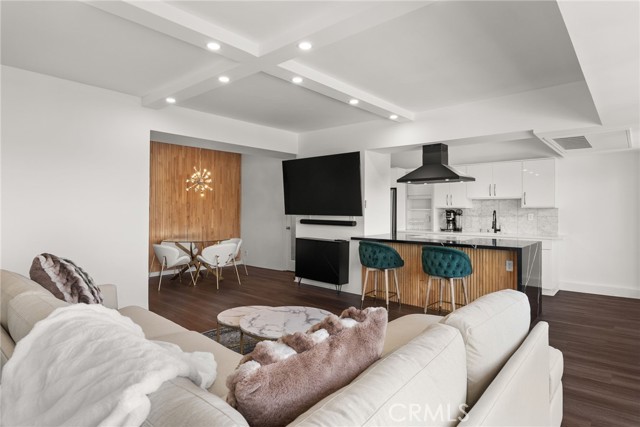 838 N Doheny DR Unit: 903