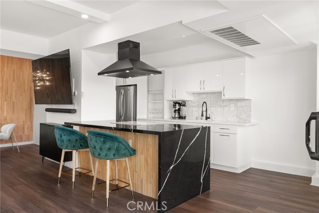 838 N Doheny DR Unit: 903