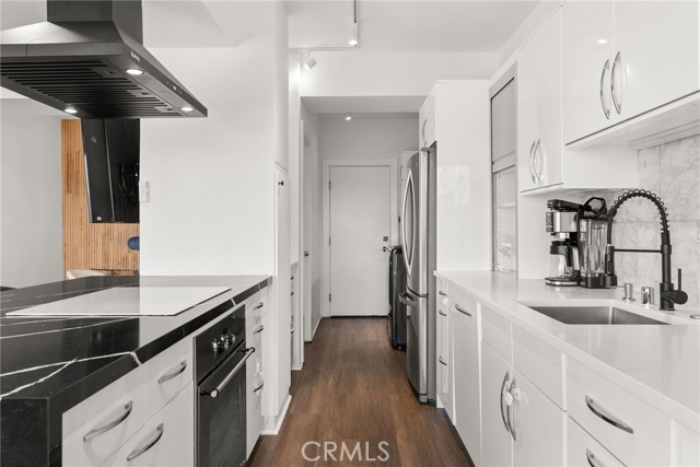 838 N Doheny DR Unit: 903